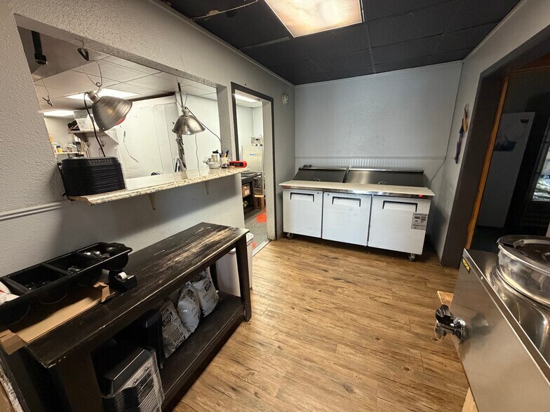 More Photos Of 1111 E Park Ave, Anaconda Restaurant For Sale