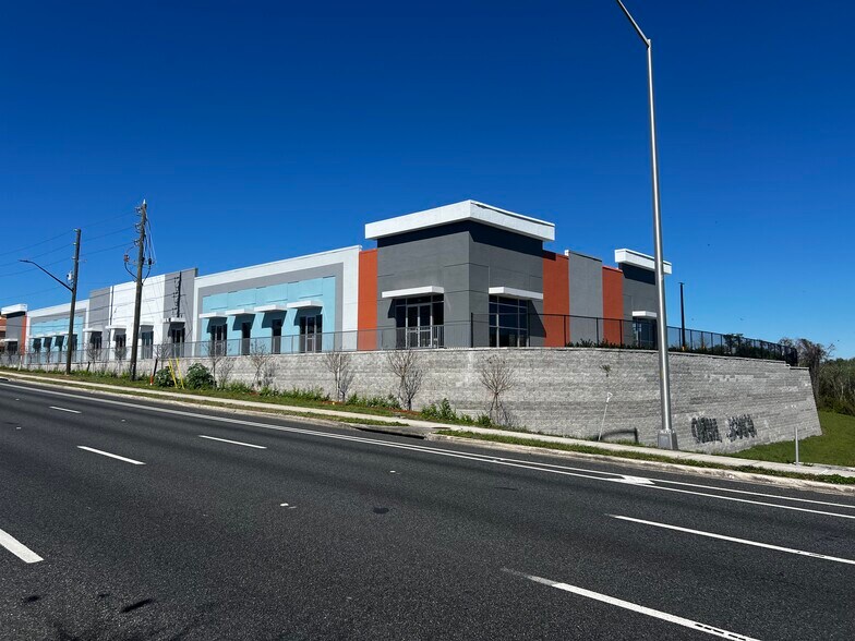 More Photos Of 9961 W Colonial Dr, Ocoee Medical For Lease