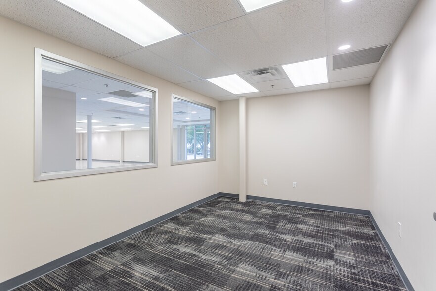 More Photos Of 10731 Gulfdale St, San Antonio Distribution For Sale