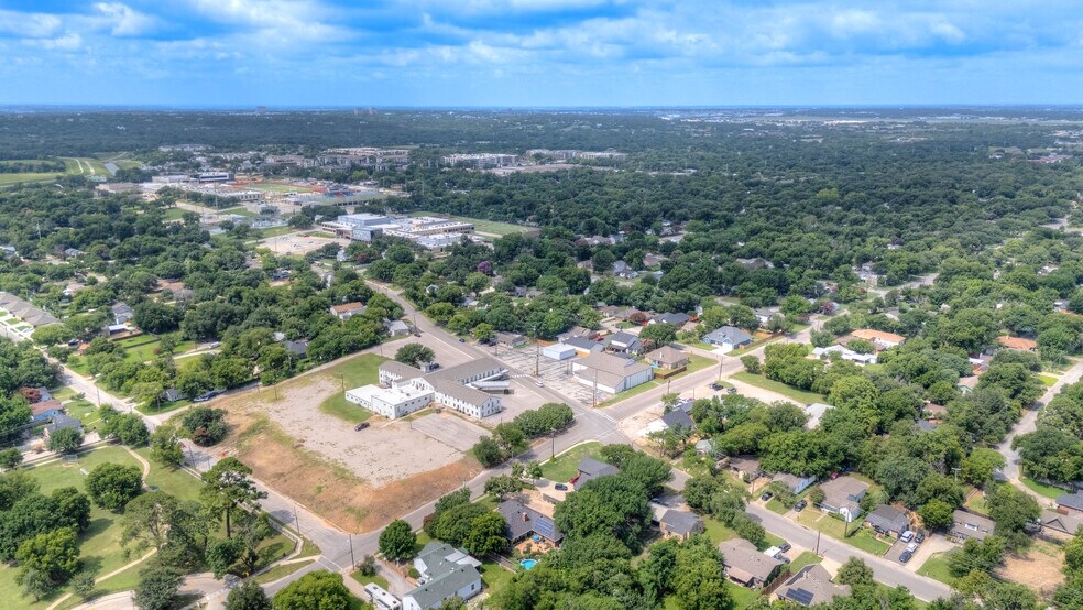 More Photos Of 4700 Barbara Rd, River Oaks Office For Sale