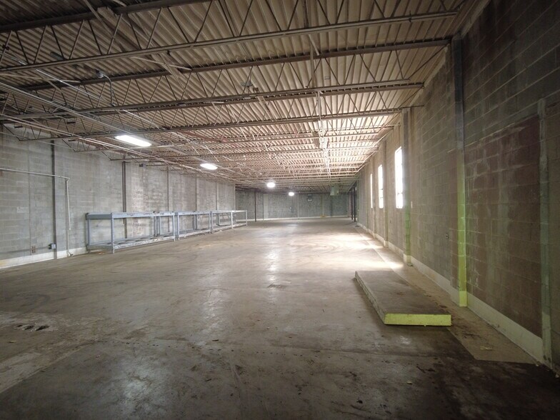 More Photos Of 924 9th Ave, Columbus Warehouse For Lease