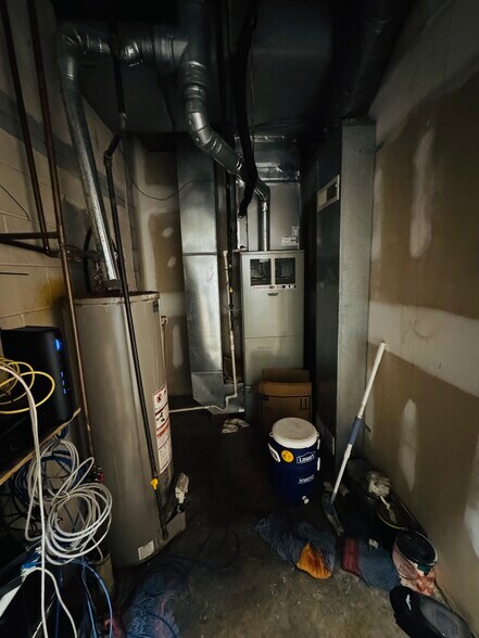 More Photos Of 426 W 4th St, London Warehouse For Sale