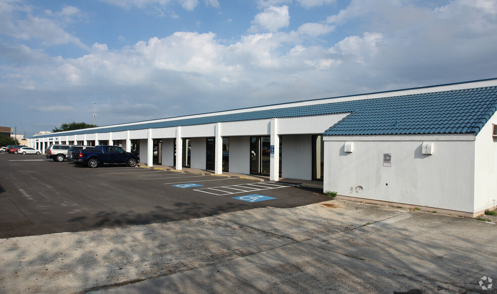 Primary Photo Of 4639 Corona Dr, Corpus Christi Showroom For Lease