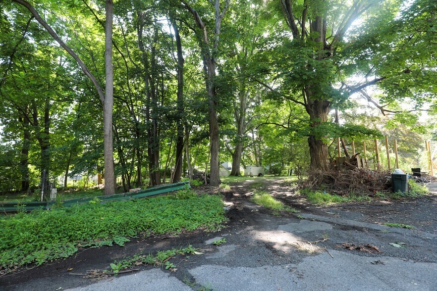 Primary Photo Of 12 Lounsbury Ct, Kingston Light Manufacturing For Lease