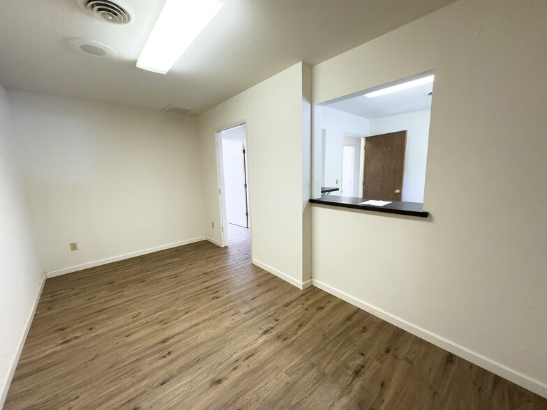 More Photos Of 16850 Willow Glen Rd, Brownsville Storefront Retail Office For Sale