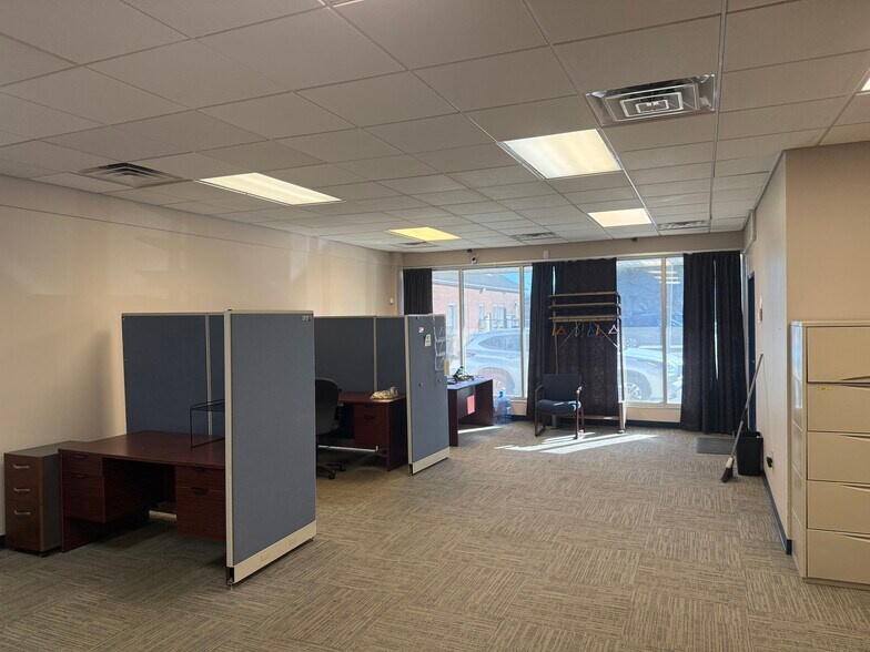 More Photos Of 233 28th St, Newport News Storefront Retail Office For Lease