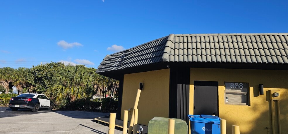 More Photos Of 888 East Coast Ave, Lantana Freestanding For Sale