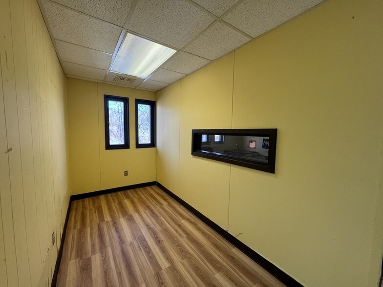 More Photos Of 106 Nate Whipple Hwy, Cumberland Office For Lease