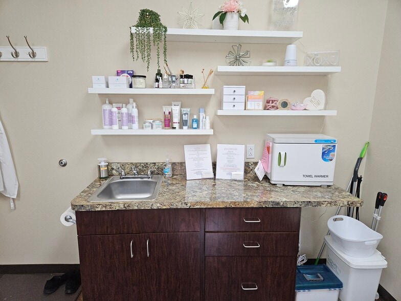 More Photos Of 510 County Road 466, Lady Lake Coworking Space