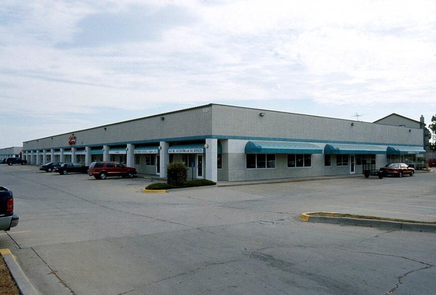 More Photos Of 17331 E 40 Hwy, Independence Light Distribution For Lease
