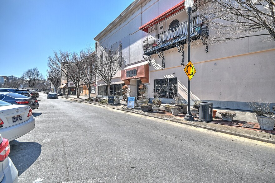 More Photos Of 220 Broad St, Kingsport Flex For Sale