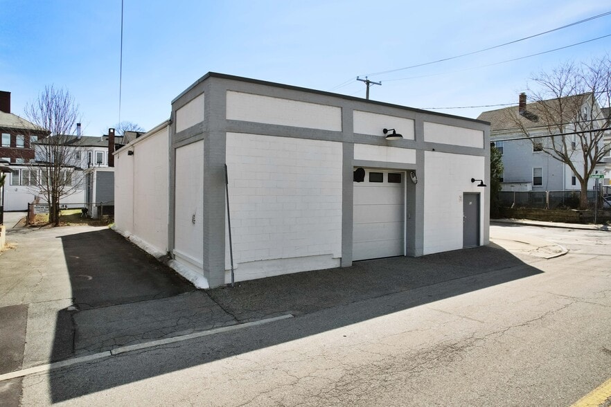 More Photos Of 62 Adams St, Waltham Flex For Sale