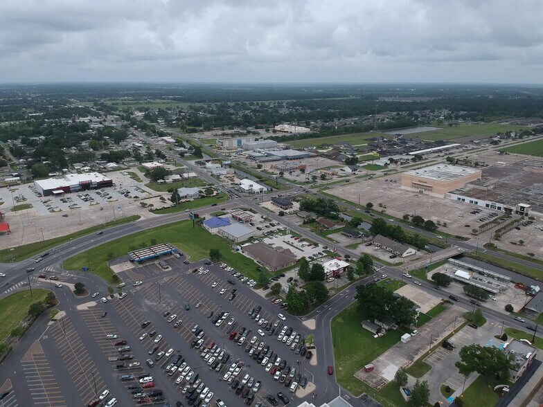 More Photos Of 5801 W Park Ave, Houma General Retail For Sale