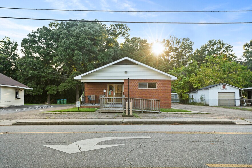 More Photos Of 130 N Main St, Petal Medical For Sale