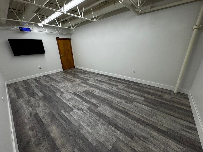 More Photos Of 1540 Hannah Ave, Forest Park Light Distribution For Lease