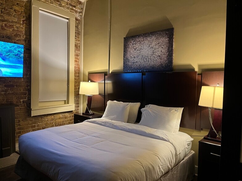 More Photos Of 745 Washington Ave, Greenville Hotel For Sale