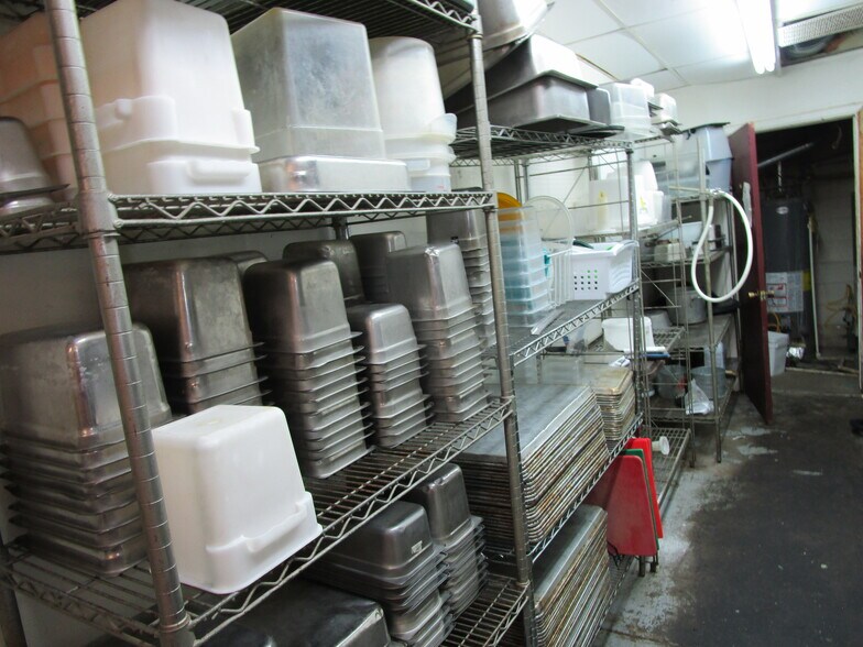 More Photos Of 1301 E Fulton St, Garden City Bar For Sale