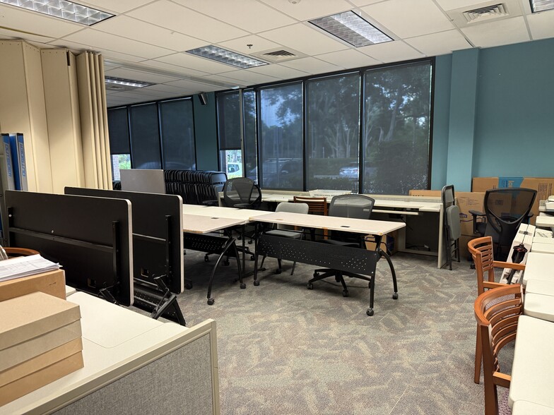 More Photos Of 4620 Woodland Corporate Blvd, Tampa Office For Sale