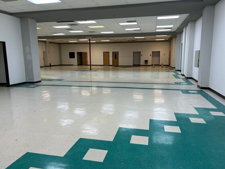 More Photos Of 3215 W Oak St, Palestine Medical For Lease