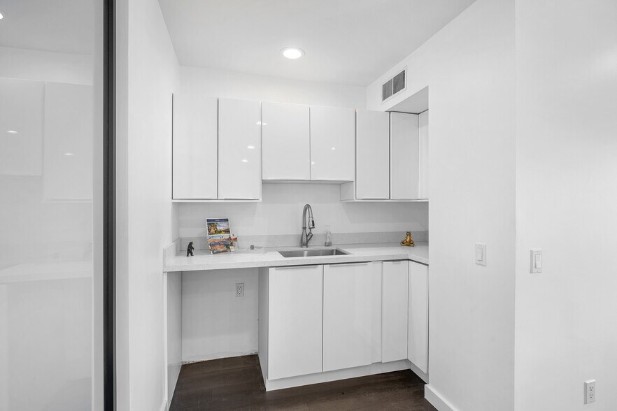 More Photos Of 207 W Alameda Ave, Burbank Office For Sale