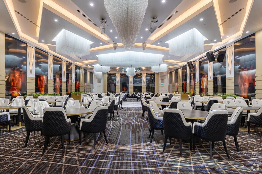 More Photos Of 11150 Ventura Blvd, Studio City Restaurant For Sale