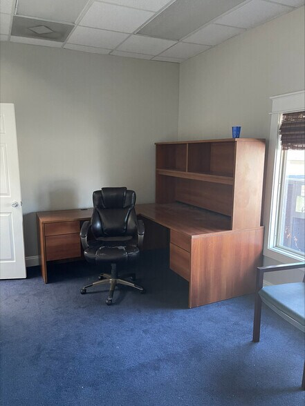More Photos Of 913 Gulf Breeze Pky, Gulf Breeze Storefront Retail Office For Sale