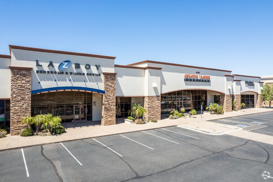 More Photos Of 6910 W Bell Rd, Glendale Unknown For Lease