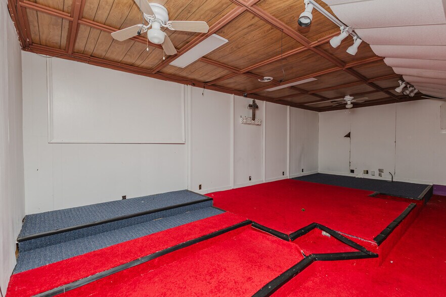 More Photos Of 5110 S Hydraulic St, Wichita Freestanding For Sale