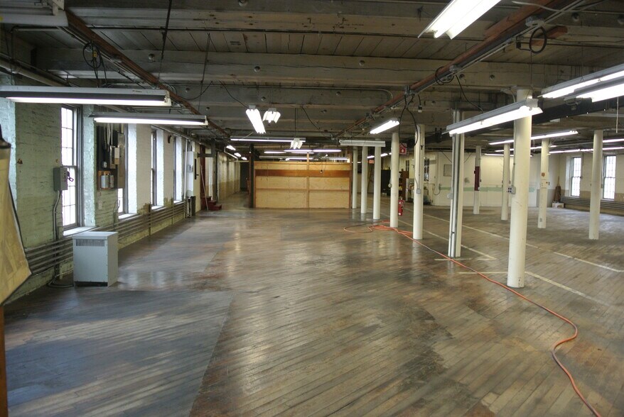 More Photos Of 37 Greenwoods Rd, New Hartford Manufacturing For Lease