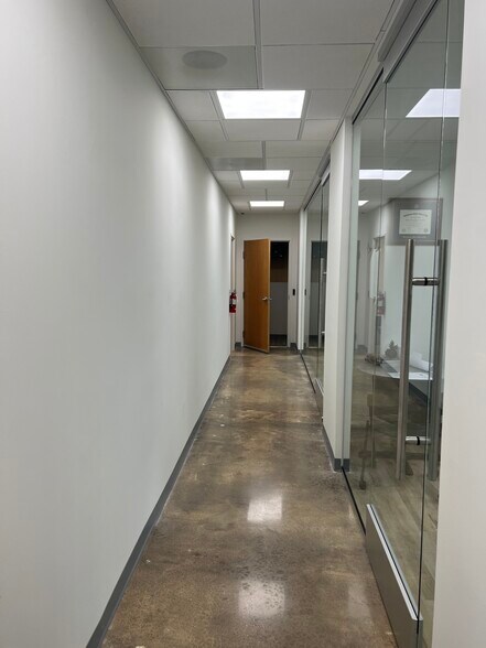 More Photos Of 11150 Morrison, Dallas Showroom For Sale