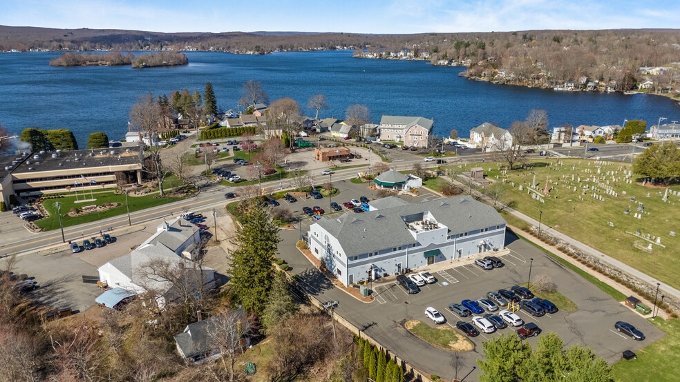 Primary Photo Of 42 E High St, East Hampton Storefront Retail Office For Lease