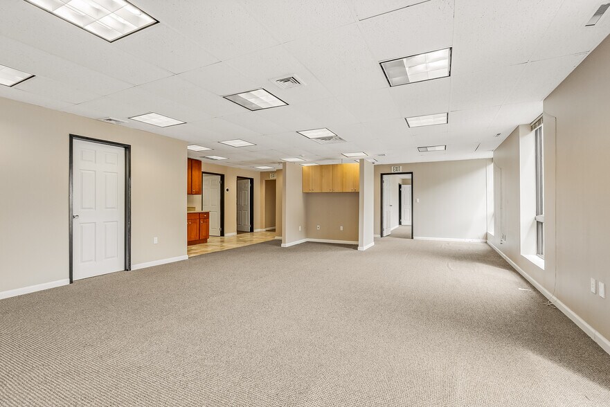 More Photos Of 3 Tice Rd, Franklin Lakes Distribution For Lease