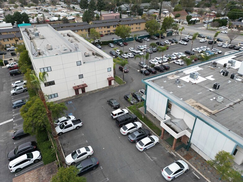 More Photos Of 12510 Van Nuys Blvd, Pacoima Office For Lease