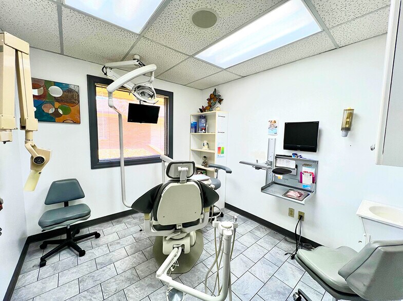 More Photos Of 2900 Frank Scott Pky, Belleville Medical For Sale