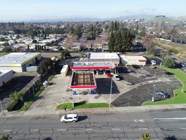 Primary Photo Of 2395 N Texas St, Fairfield Service Station For Sale