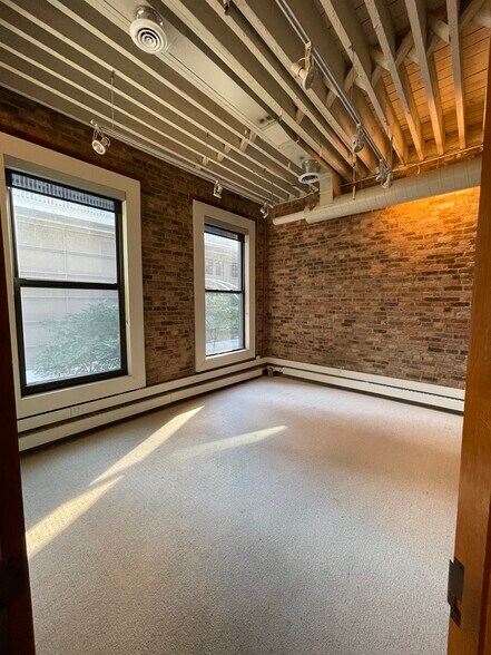 More Photos Of 400 N State St, Chicago Office For Lease