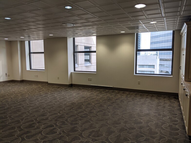 More Photos Of 112 S Tryon St, Charlotte Office Residential For Sale