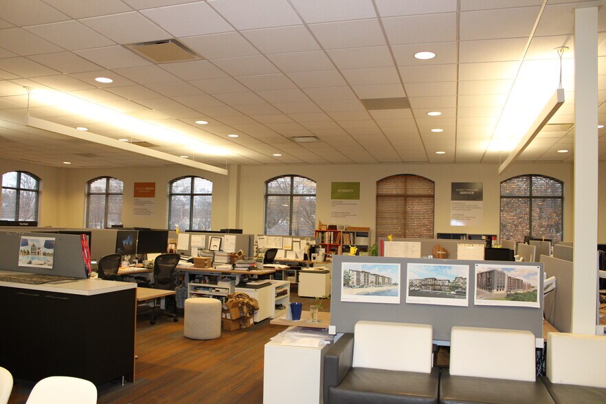 More Photos Of 3515 W 75th St, Prairie Village Office For Lease