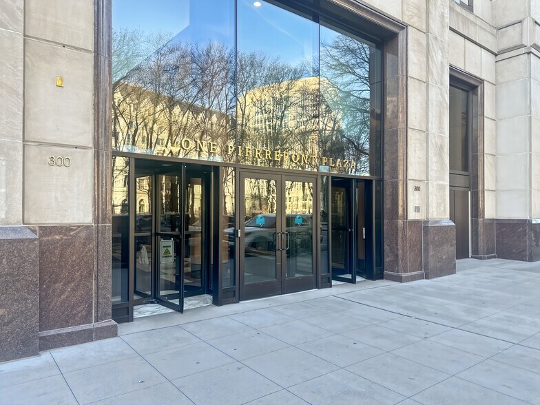 More Photos Of 1 Pierrepont Plz, Brooklyn Coworking Space