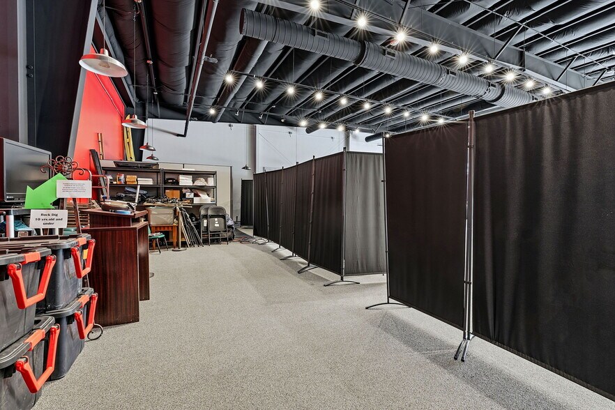 More Photos Of 11055 N IH-35, Austin Storefront For Lease