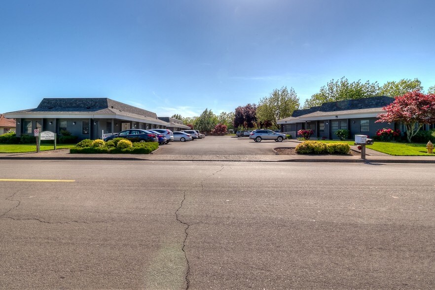 More Photos Of 1320-1326 Meridian Dr, Woodburn Office For Lease