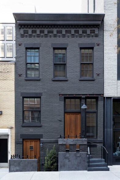 Primary Photo Of 515 W 19th St, New York Storefront For Lease