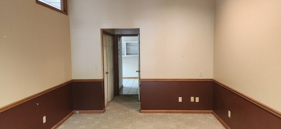 More Photos Of 27070 Detroit Rd, Westlake Freestanding For Lease