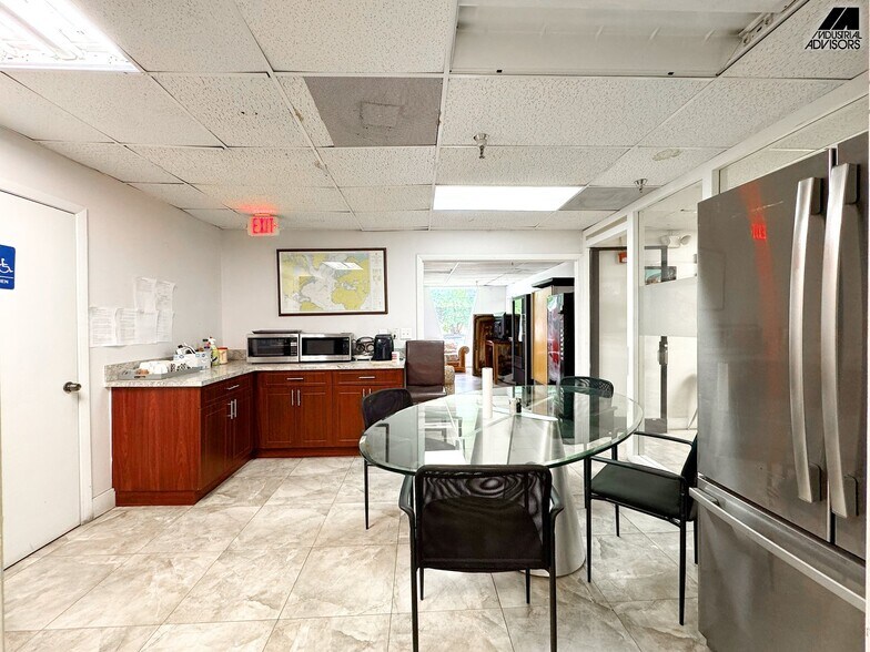More Photos Of 5601-5603 NW 159th St, Hialeah Manufacturing For Lease