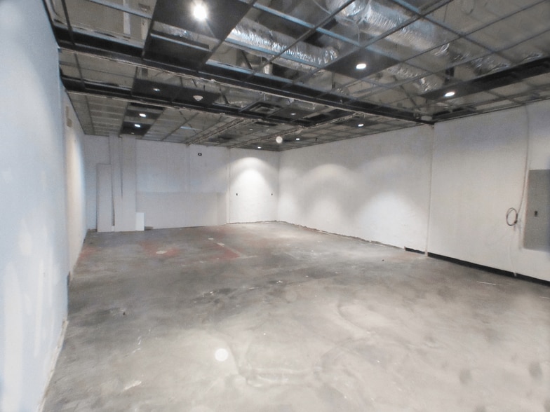 More Photos Of 158 W Erie St, Chicago Office For Sale