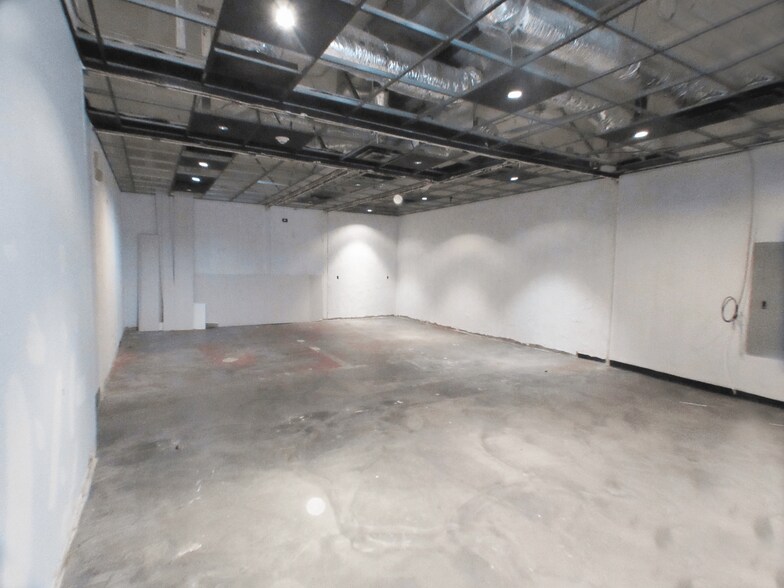 More Photos Of 158 W Erie St, Chicago Office For Lease
