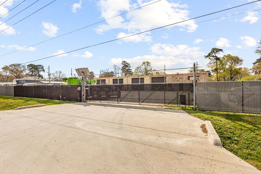 More Photos Of 15720 Garrett Rd, Houston Industrial For Sale