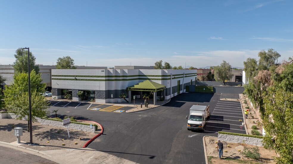 More Photos Of 240 N Sunway Dr, Gilbert Manufacturing For Lease