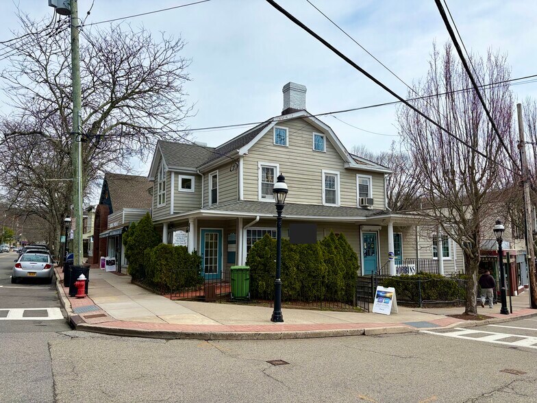 Primary Photo Of 128 Grand St, Croton-on-Hudson Office For Sale