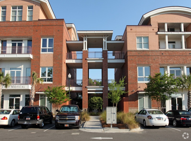 More Photos Of 245 Seven Farms Dr, Daniel Island Office For Lease